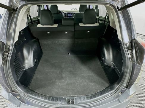 Used 2018 Toyota RAV4 XLE FWD image 30