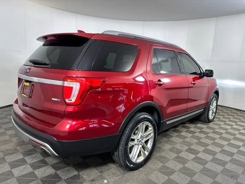 Used 2016 Ford Explorer XLT w/ Equipment Group 202A image 3