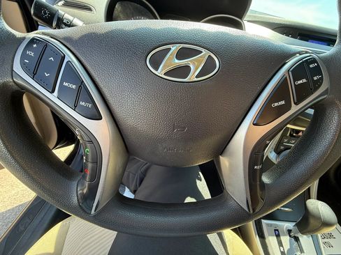 Used 2013 Hyundai Elantra GLS w/ Preferred Pkg FWD image 5