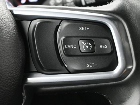 Used 2022 Jeep Wrangler Unlimited Sahara AWD/4WD image 7