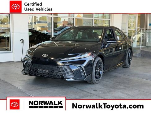 Certified 2026 Toyota Camry SE FWD image 1