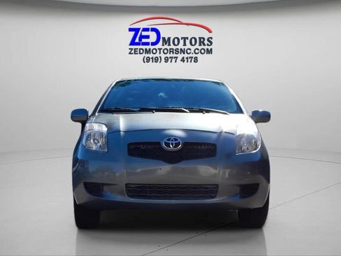 Used 2008 Toyota Yaris 2-Door Hatchback image 2