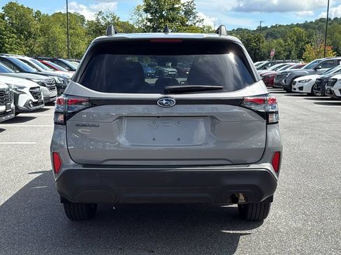 Used 2025 Subaru Forester Premium AWD/4WD image 5