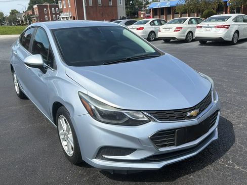 Used 2017 Chevrolet Cruze LT FWD image 3
