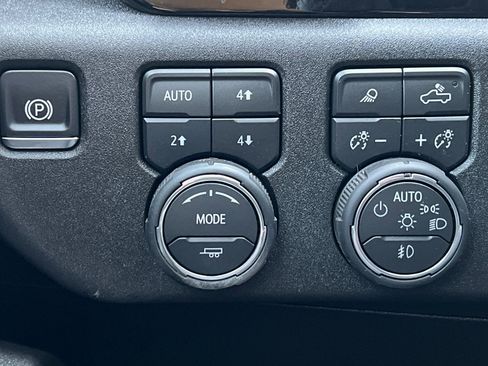 Used 2026 Chevrolet Silverado 3500 LTZ w/ LTZ Plus Package image 40