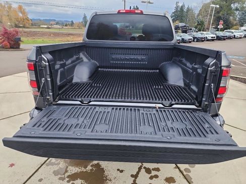 Used 2023 Nissan Frontier SV image 6