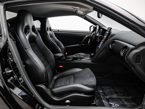 Used 2013 Nissan GT-R Premium image 47