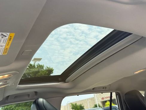 Used 2023 Toyota Highlander XLE FWD image 26