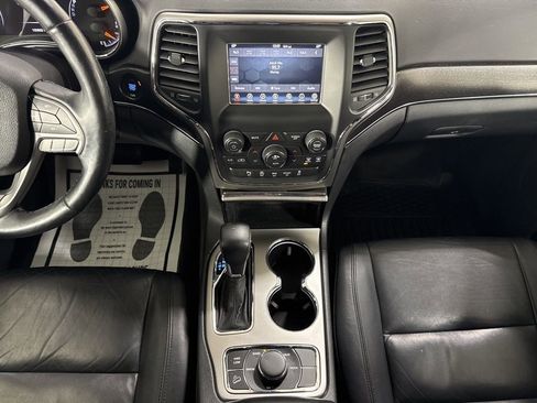Used 2018 Jeep Grand Cherokee Limited image 25