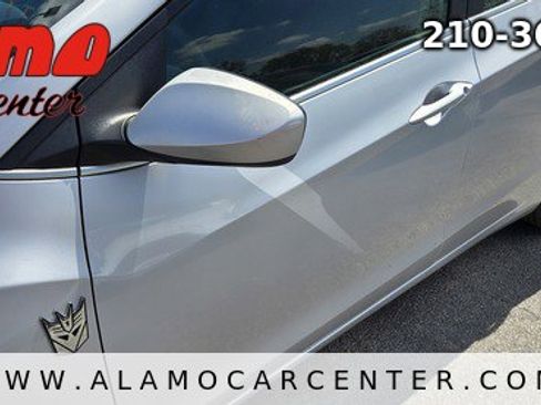 Used 2016 Hyundai Elantra GT image 9