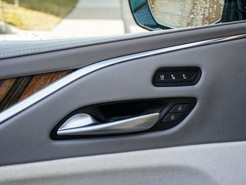 Used 2023 Cadillac Escalade ESV Premium Luxury Platinum image 9