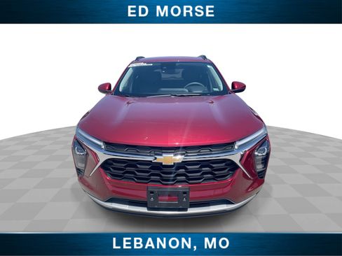Certified 2025 Chevrolet Trax LT FWD image 3