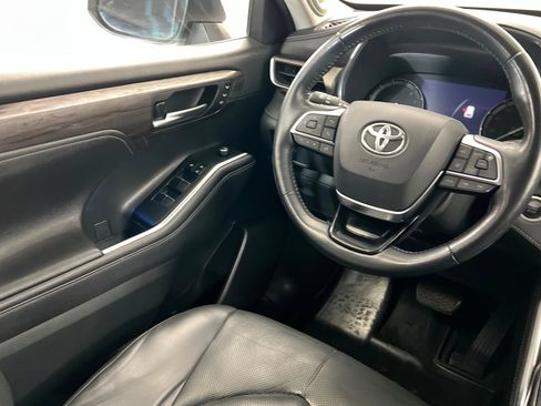 Used 2020 Toyota Highlander Limited image 11