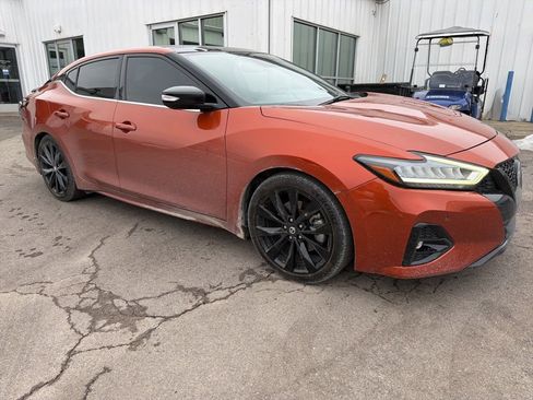 Used 2021 Nissan Maxima SR w/ Sport Mat Group image 2