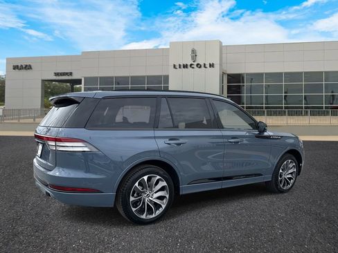 New 2026 Lincoln Aviator AWD image 3