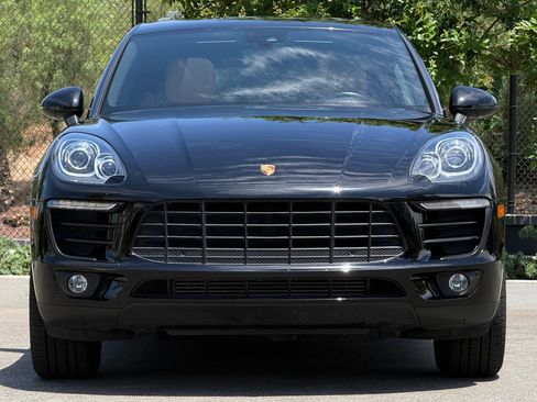 Certified 2017 Porsche Macan AWD/4WD image 10