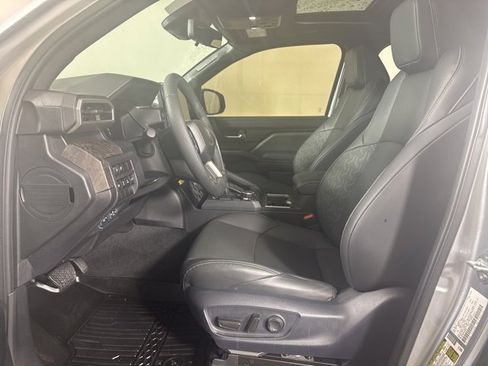 Used 2025 Toyota Tacoma Limited image 11
