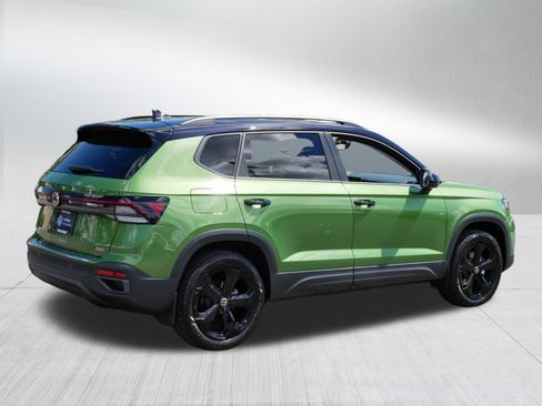 Certified 2025 Volkswagen Taos SE AWD/4WD image 6