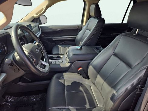 Used 2024 Ford Expedition XLT image 19