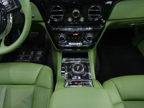 Used 2023 Rolls-Royce Phantom Sedan w/ The Phantom Package image 91