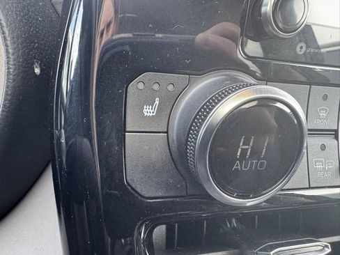 Used 2020 Toyota Highlander XLE image 16