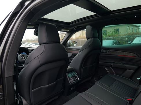 New 2025 Maserati Grecale GT image 29