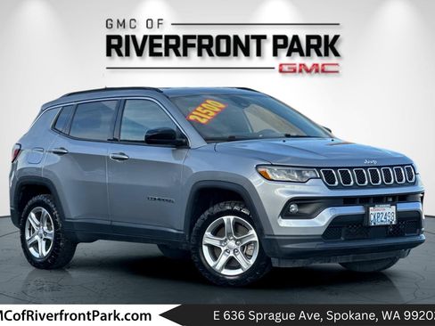 Used 2024 Jeep Compass Latitude image 1