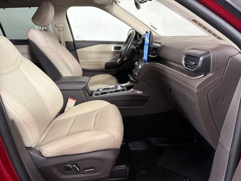 Used 2020 Ford Explorer Platinum w/ Premium Technology Package AWD/4WD image 22