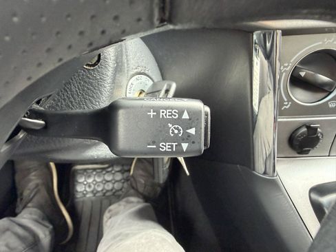 Used 2005 Pontiac Vibe AWD w/ Power Group Value Package image 27
