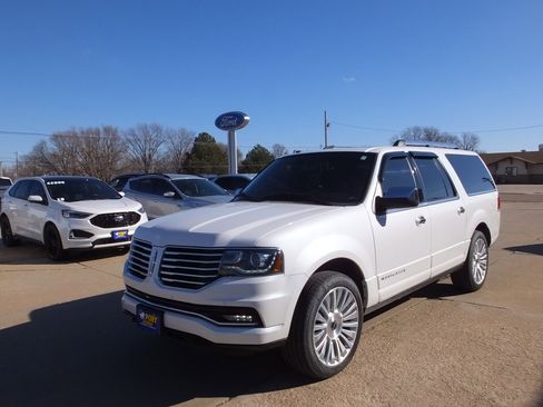 Used 2016 Lincoln Navigator L Reserve image 6