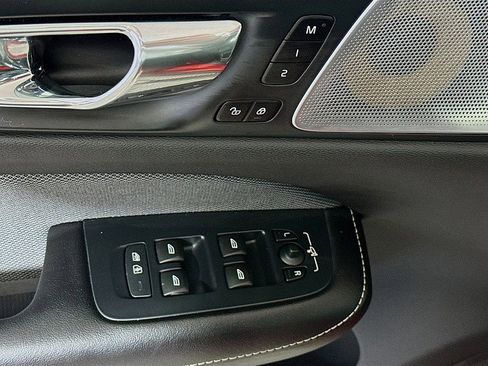 Used 2019 Volvo S60 T5 R-Design image 20