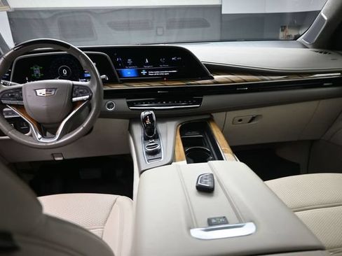 Used 2022 Cadillac Escalade ESV Sport Platinum AWD/4WD image 9