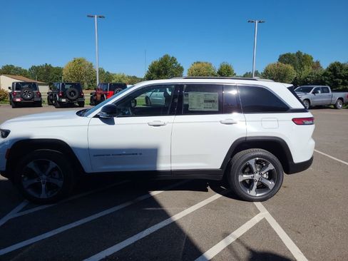 New 2025 Jeep Grand Cherokee Limited w/ Luxury Tech Group II image 5