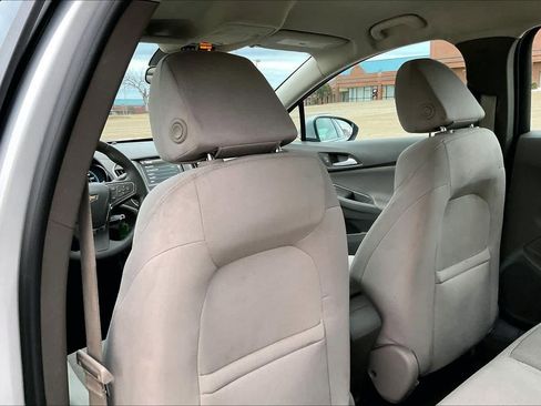 Used 2017 Chevrolet Cruze LT image 12