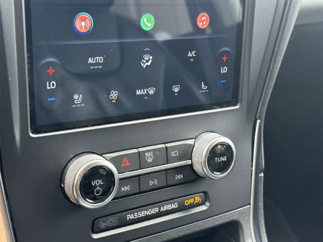 Used 2021 Ford Edge Titanium AWD/4WD image 18