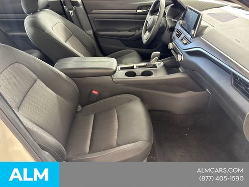 Used 2025 Nissan Altima 2.5 SV FWD image 16