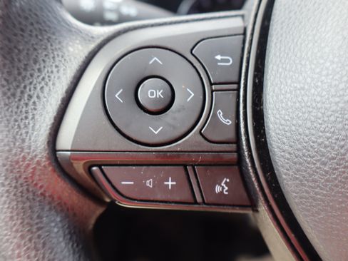 Used 2022 Toyota RAV4 XLE AWD/4WD image 15
