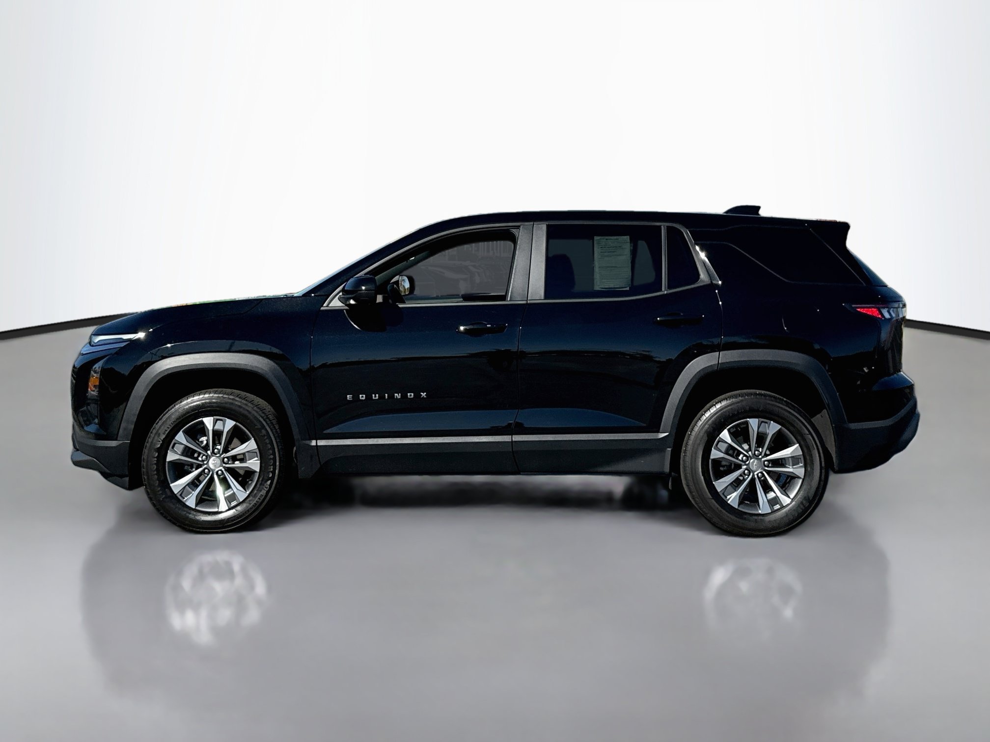 Used 2025 Chevrolet Equinox LT FWD image 4