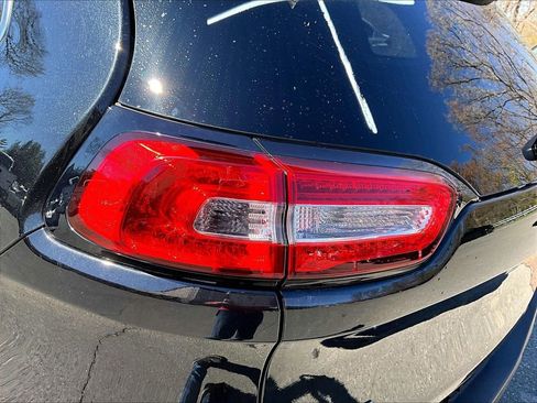 Used 2014 Jeep Cherokee Latitude w/ Cold Weather Group AWD/4WD image 28