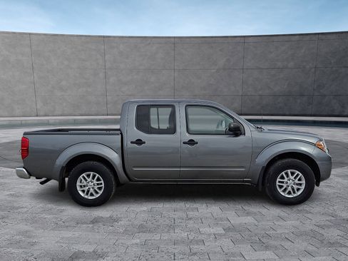 Used 2020 Nissan Frontier SV image 12