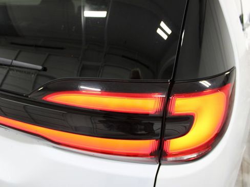Used 2022 Chrysler Pacifica Touring-L FWD image 22
