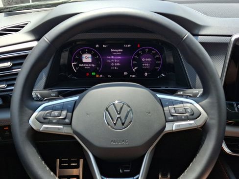 Used 2025 Volkswagen Atlas Peak Edition SE AWD/4WD image 18