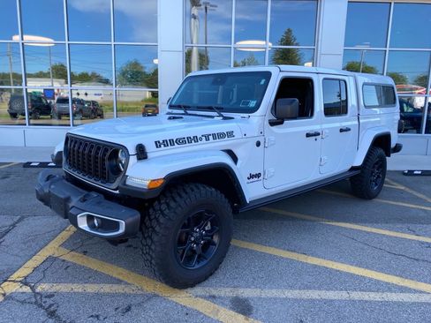 Used 2025 Jeep Gladiator Overland AWD/4WD image 1