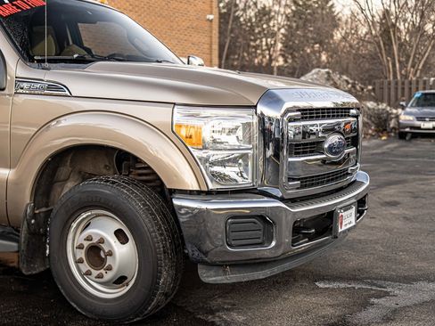 Used 2011 Ford F350 XLT w/ Camper Pkg image 3