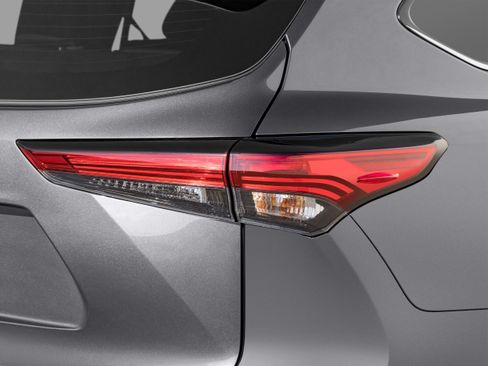 Certified 2024 Toyota Highlander XLE FWD image 50