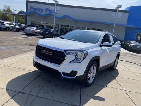 Used 2024 GMC Terrain SLE w/ Driver Convenience Package FWD image 4