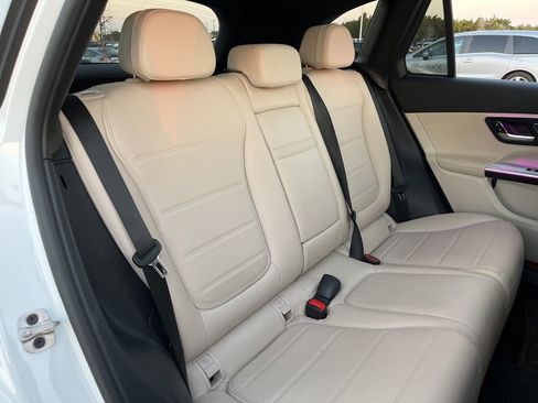 Used 2025 Mercedes-Benz GLC 300 4MATIC image 27