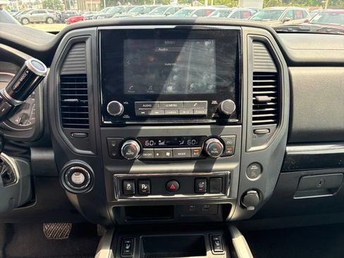 Used 2024 Nissan Titan SV w/ SV Convenience Package RWD image 24