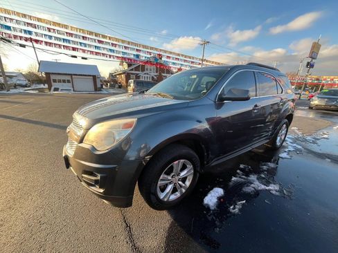 Used 2011 Chevrolet Equinox LT w/ Driver Convenience Package image 2