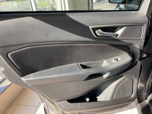 Used 2017 Ford Edge SE image 10